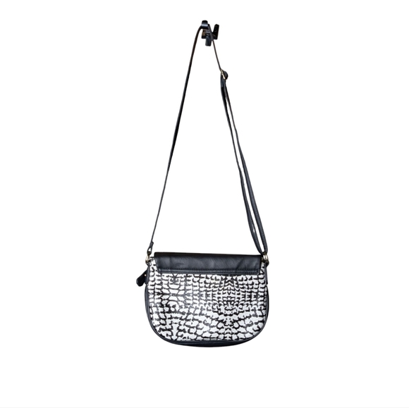 Like New Apt. 9 Black and White Crossbody Bag Hidden Front Zipper Pocket Flap - Picture 11 of 12